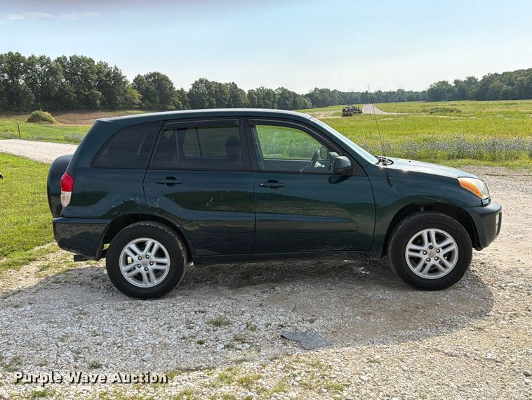 image for item FT6142 2003 Toyota RAV4 SUV