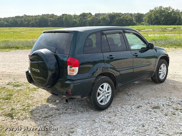 image for item FT6142 2003 Toyota RAV4 SUV