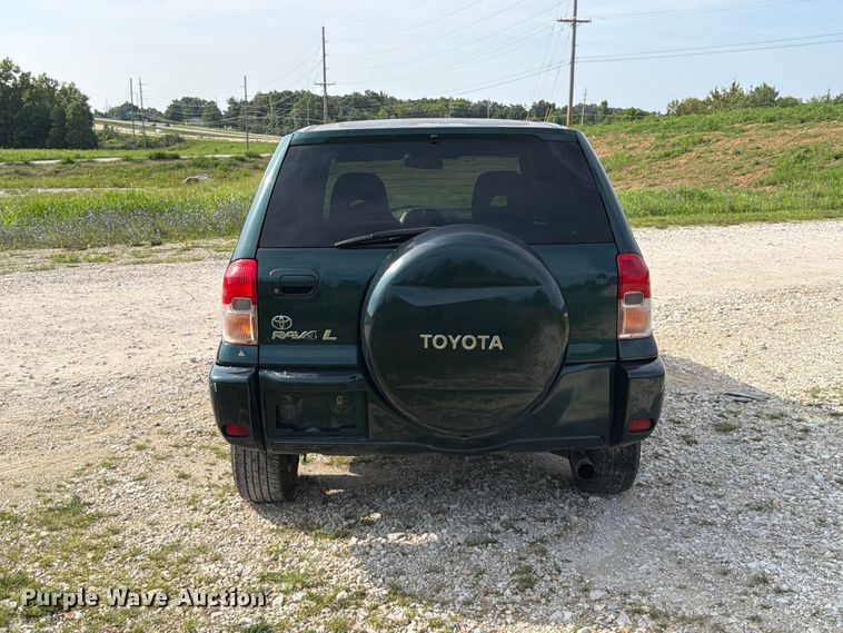 image for item FT6142 2003 Toyota RAV4 SUV