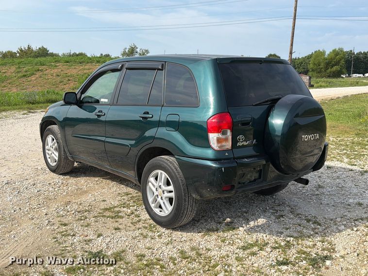 image for item FT6142 2003 Toyota RAV4 SUV