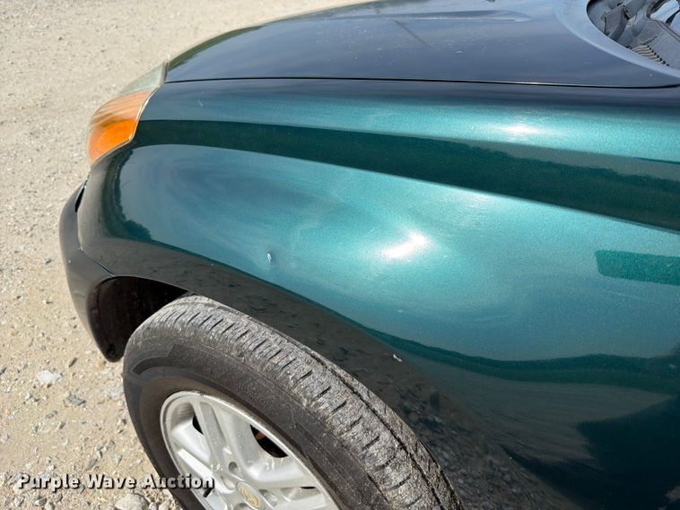 image for item FT6142 2003 Toyota RAV4 SUV