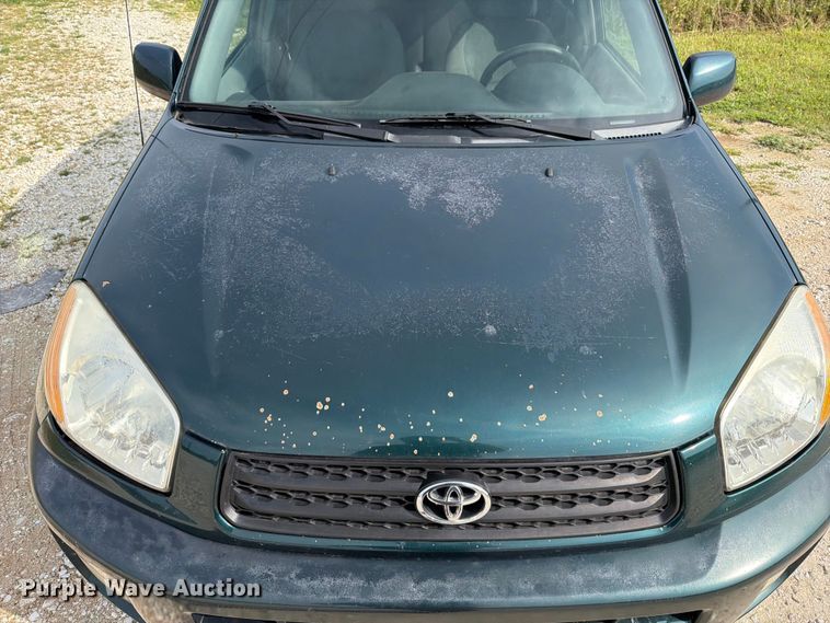 image for item FT6142 2003 Toyota RAV4 SUV