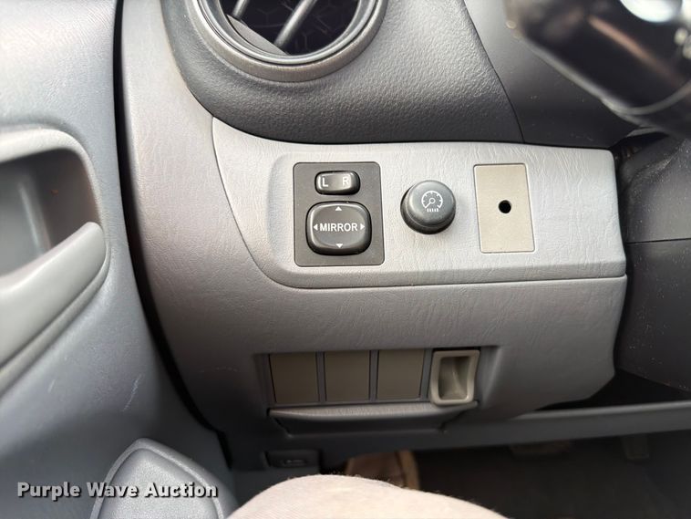 image for item FT6142 2003 Toyota RAV4 SUV