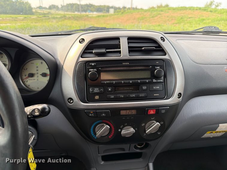 image for item FT6142 2003 Toyota RAV4 SUV
