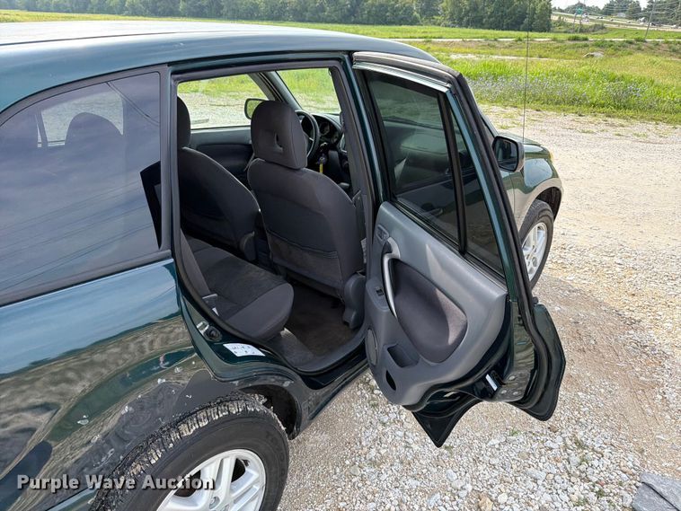 image for item FT6142 2003 Toyota RAV4 SUV