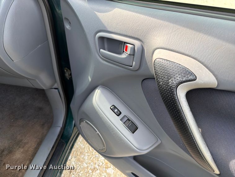 image for item FT6142 2003 Toyota RAV4 SUV