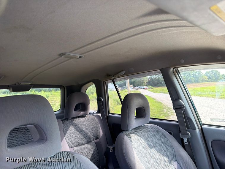 image for item FT6142 2003 Toyota RAV4 SUV