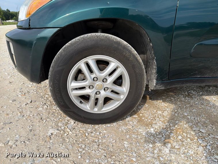 image for item FT6142 2003 Toyota RAV4 SUV