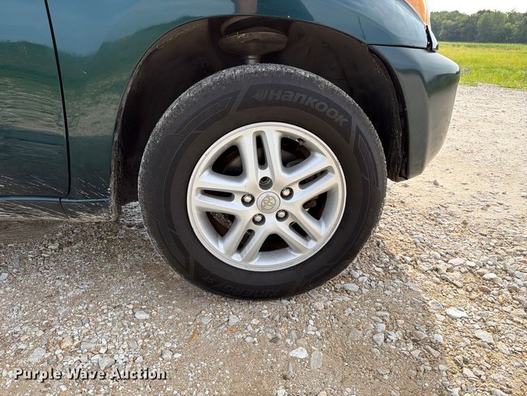 image for item FT6142 2003 Toyota RAV4 SUV