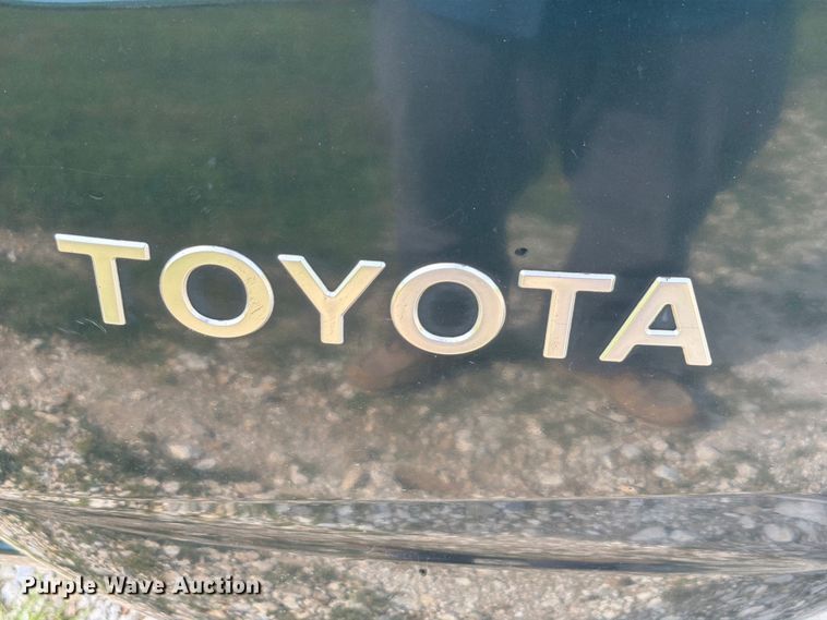 image for item FT6142 2003 Toyota RAV4 SUV