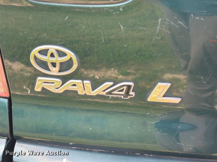 image for item FT6142 2003 Toyota RAV4 SUV