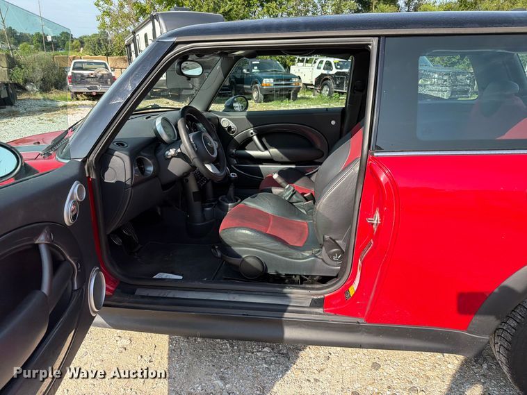 image for item FT6144 2006 Mini Cooper S 