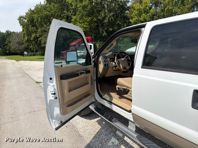 image for item FT6146 2009 Ford F250 Super Duty Lariat Crew Cab pickup truck