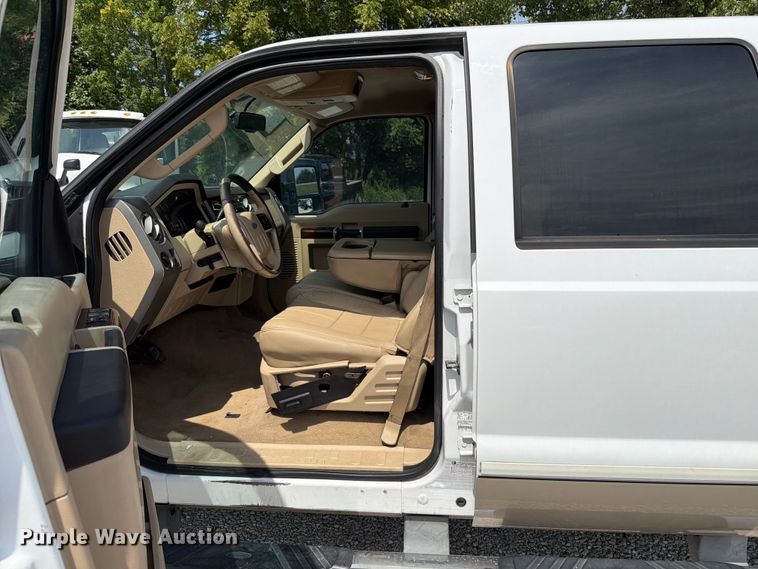 image for item FT6146 2009 Ford F250 Super Duty Lariat Crew Cab pickup truck