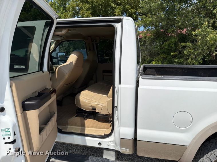 image for item FT6146 2009 Ford F250 Super Duty Lariat Crew Cab pickup truck