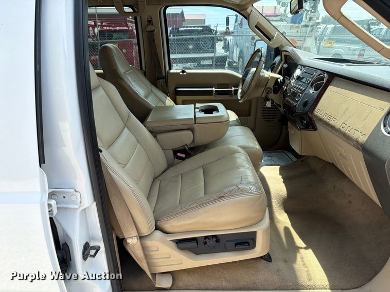 image for item FT6146 2009 Ford F250 Super Duty Lariat Crew Cab pickup truck