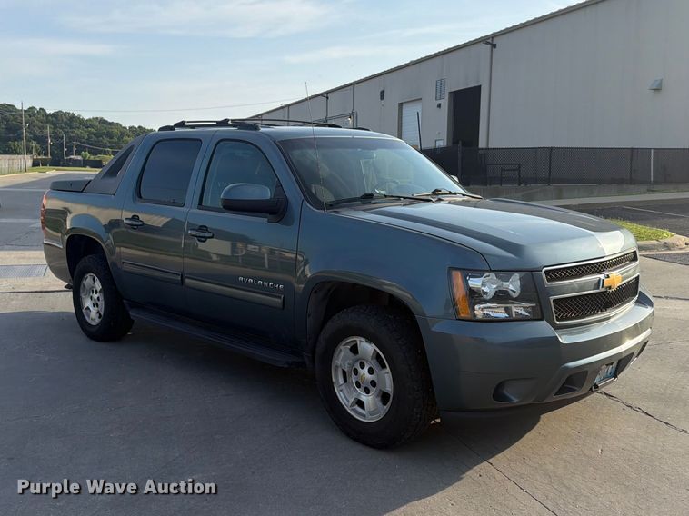 image for item FU4501 2011 Chevrolet Avalanche Crew Cab pickup truck