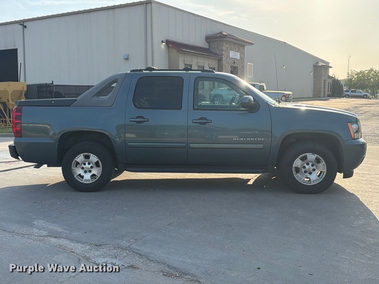 image for item FU4501 2011 Chevrolet Avalanche Crew Cab pickup truck