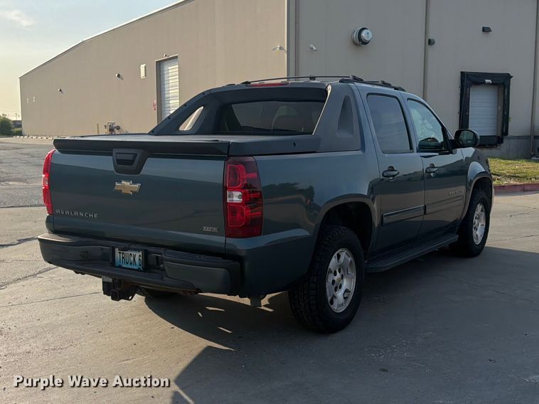 image for item FU4501 2011 Chevrolet Avalanche Crew Cab pickup truck