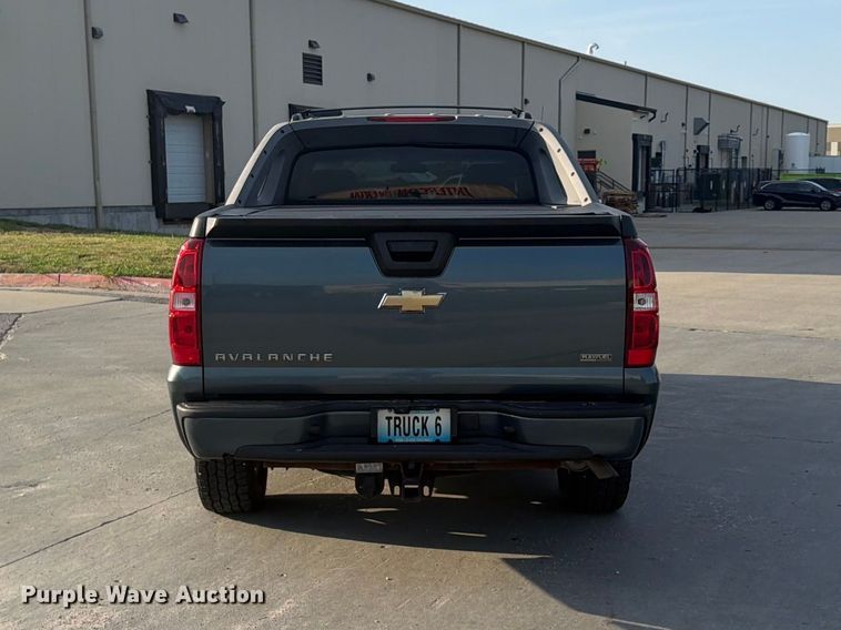 image for item FU4501 2011 Chevrolet Avalanche Crew Cab pickup truck
