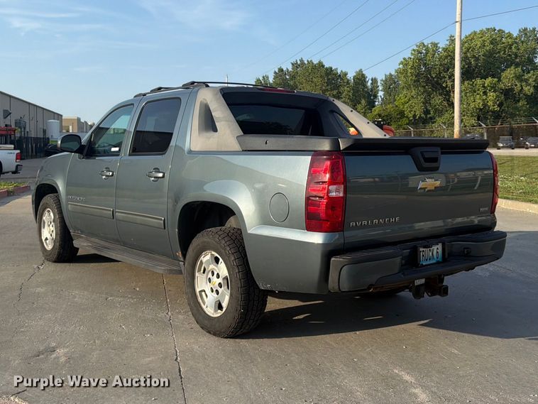 image for item FU4501 2011 Chevrolet Avalanche Crew Cab pickup truck