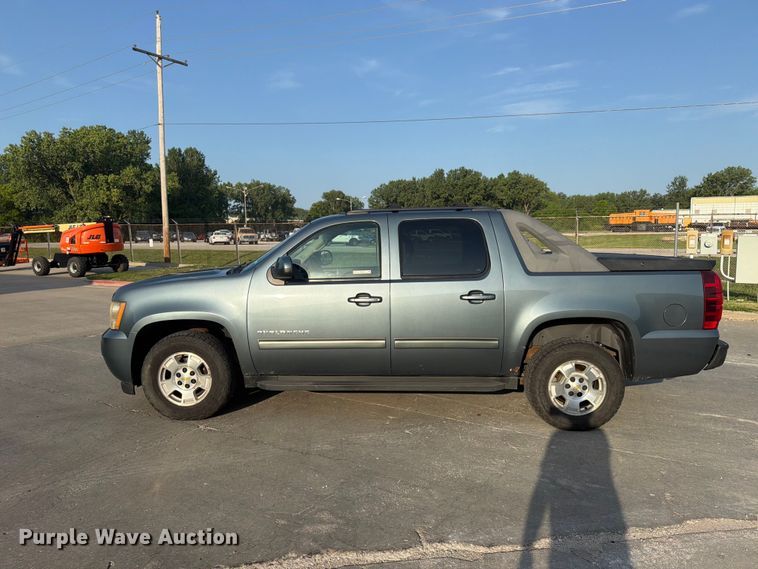 image for item FU4501 2011 Chevrolet Avalanche Crew Cab pickup truck