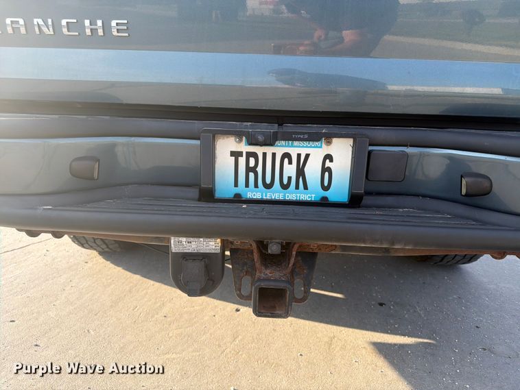 image for item FU4501 2011 Chevrolet Avalanche Crew Cab pickup truck