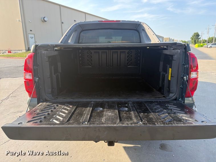 image for item FU4501 2011 Chevrolet Avalanche Crew Cab pickup truck