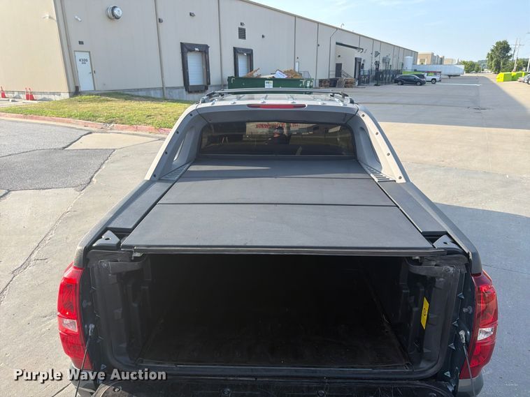 image for item FU4501 2011 Chevrolet Avalanche Crew Cab pickup truck