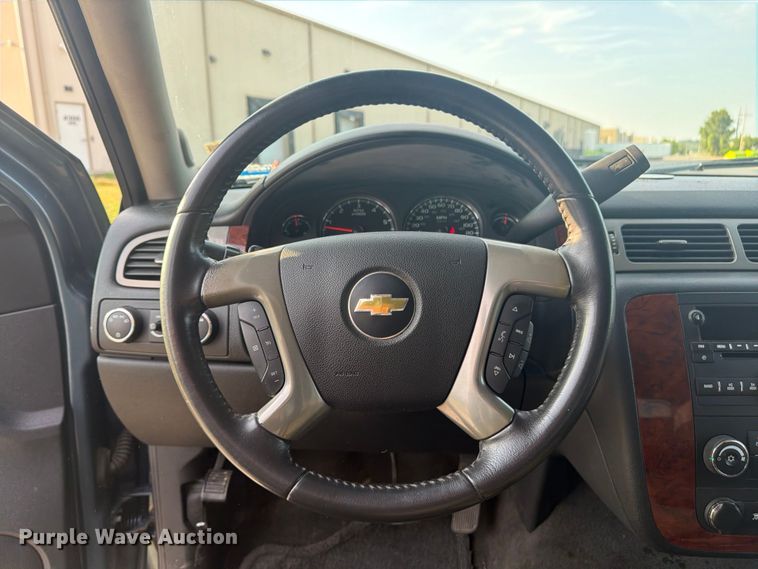image for item FU4501 2011 Chevrolet Avalanche Crew Cab pickup truck