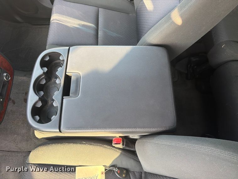 image for item FU4501 2011 Chevrolet Avalanche Crew Cab pickup truck