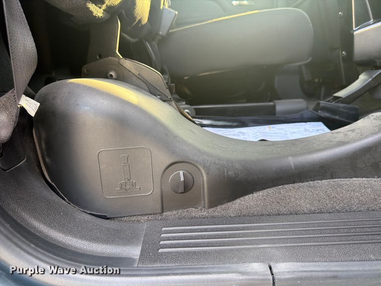 image for item FU4501 2011 Chevrolet Avalanche Crew Cab pickup truck