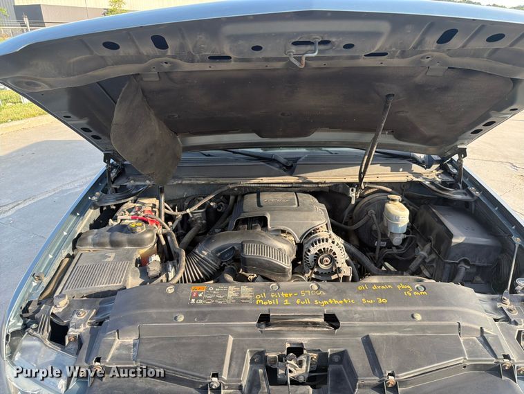 image for item FU4501 2011 Chevrolet Avalanche Crew Cab pickup truck
