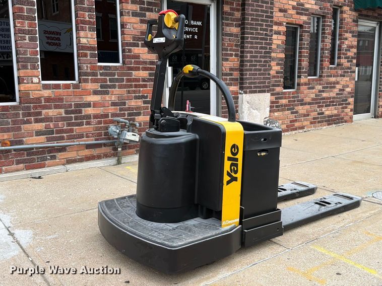 2011 Yale MPE060LFN24T2748 pallet jack
