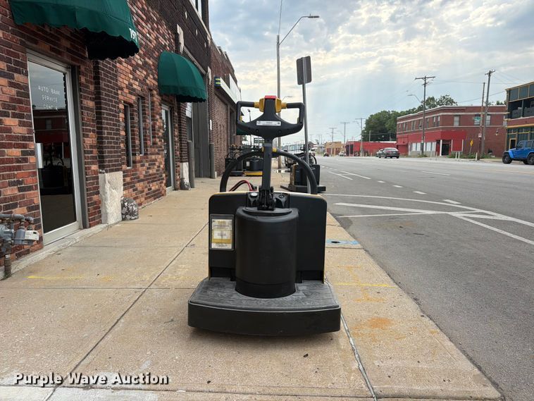 image for item FU4550 2011 Yale MPE060LFN24T2748 pallet jack
