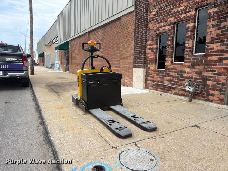 image for item FU4550 2011 Yale MPE060LFN24T2748 pallet jack