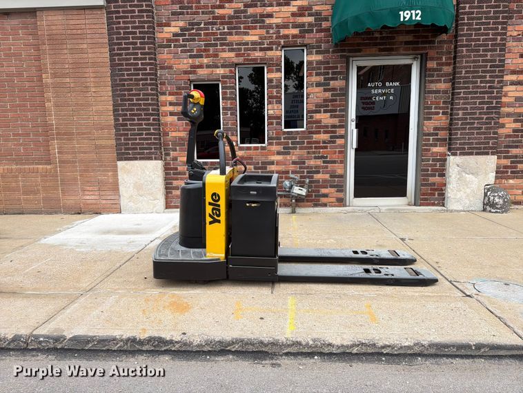 image for item FU4550 2011 Yale MPE060LFN24T2748 pallet jack
