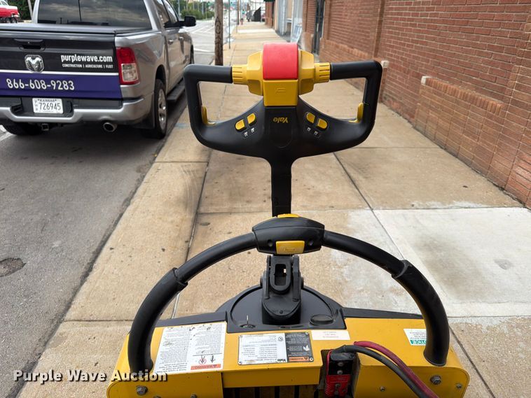 image for item FU4550 2011 Yale MPE060LFN24T2748 pallet jack