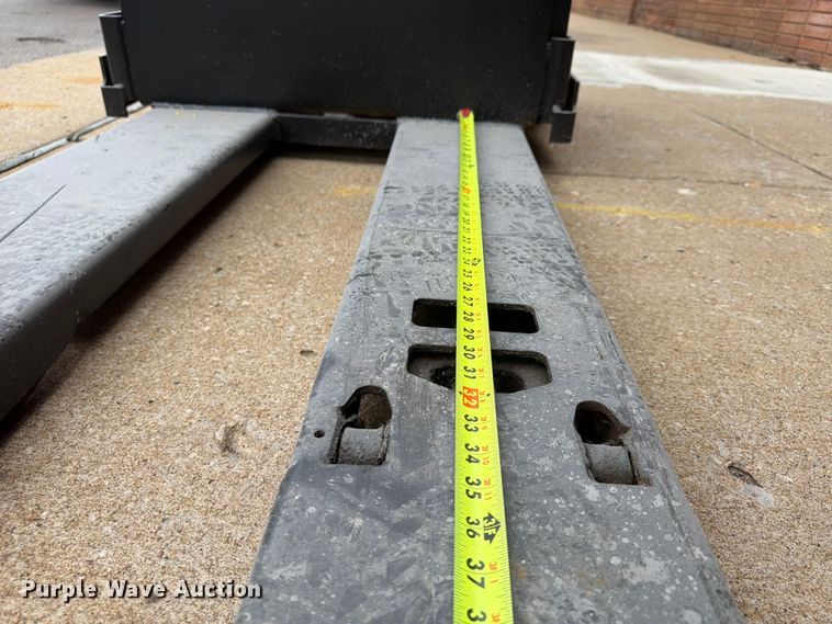 image for item FU4550 2011 Yale MPE060LFN24T2748 pallet jack