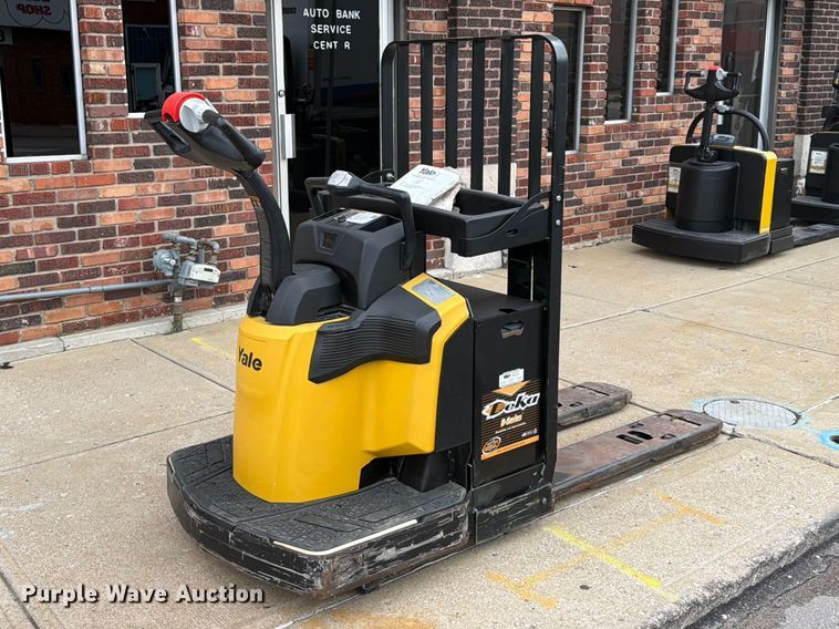 image for item FU4551 2019 Yale MPE060LGN24T2748 pallet jack
