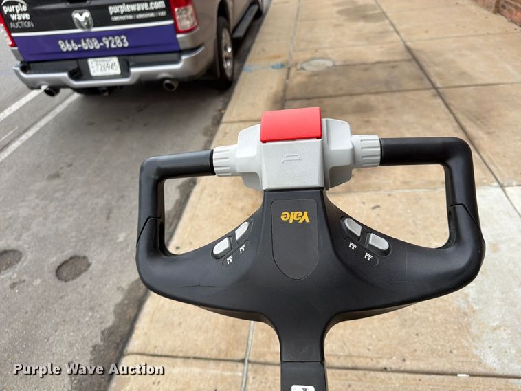 image for item FU4551 2019 Yale MPE060LGN24T2748 pallet jack
