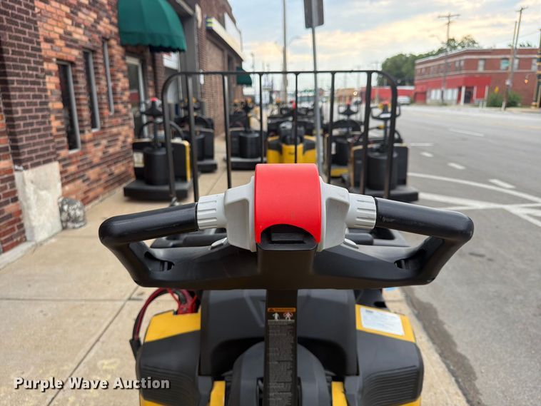 image for item FU4551 2019 Yale MPE060LGN24T2748 pallet jack