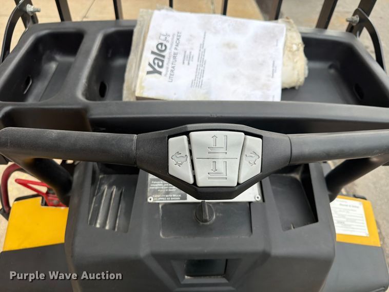 image for item FU4551 2019 Yale MPE060LGN24T2748 pallet jack