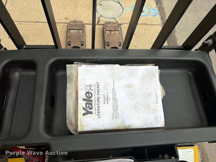image for item FU4551 2019 Yale MPE060LGN24T2748 pallet jack