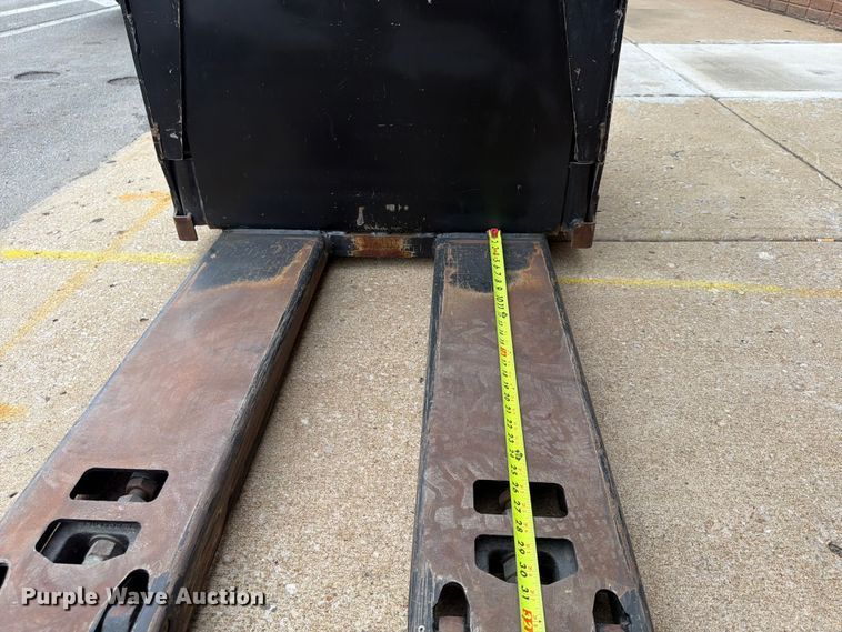 image for item FU4551 2019 Yale MPE060LGN24T2748 pallet jack
