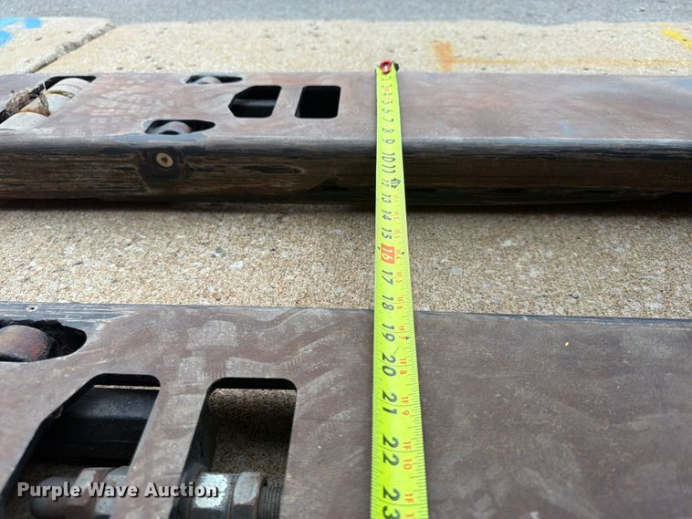 image for item FU4551 2019 Yale MPE060LGN24T2748 pallet jack