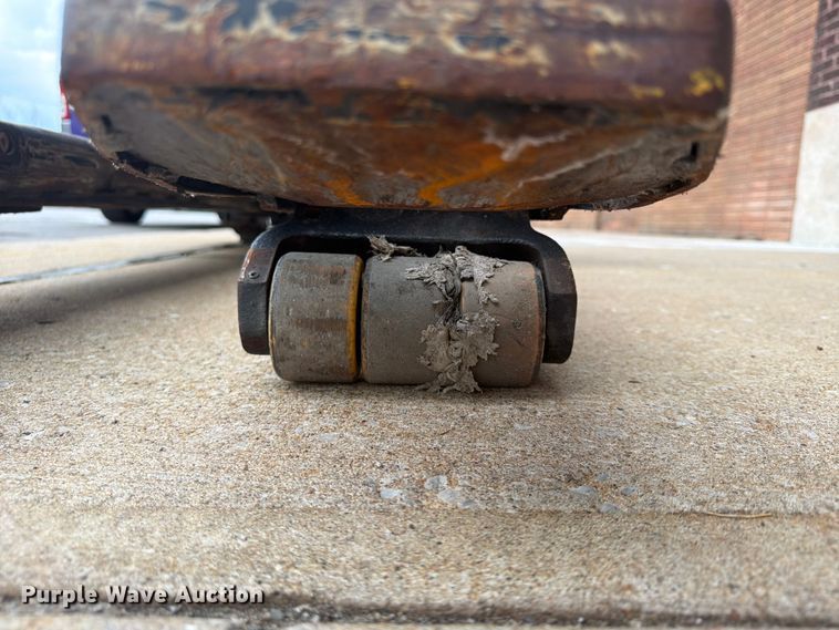 image for item FU4551 2019 Yale MPE060LGN24T2748 pallet jack