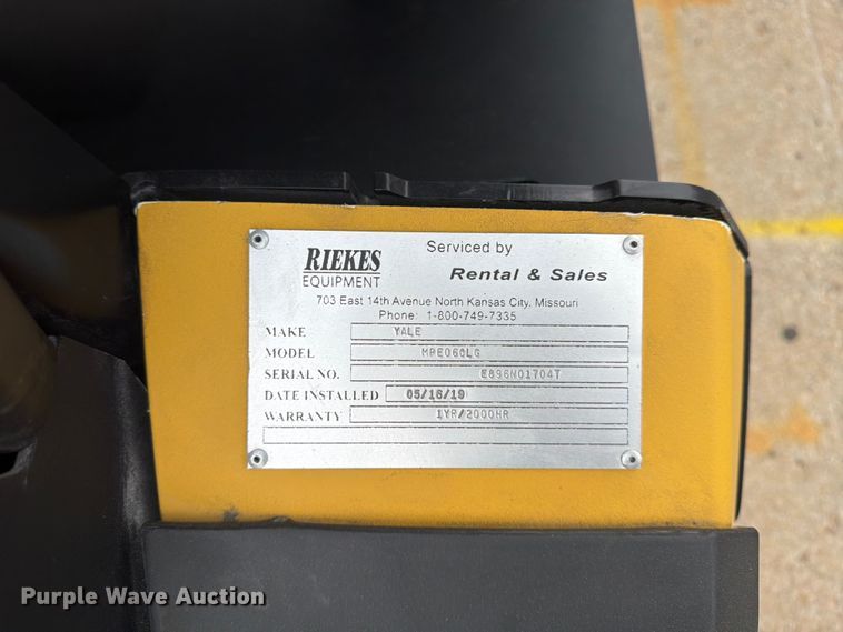image for item FU4551 2019 Yale MPE060LGN24T2748 pallet jack