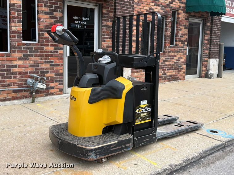 image for item FU4553 2019 Yale MPE060LGN24T2748 pallet jack