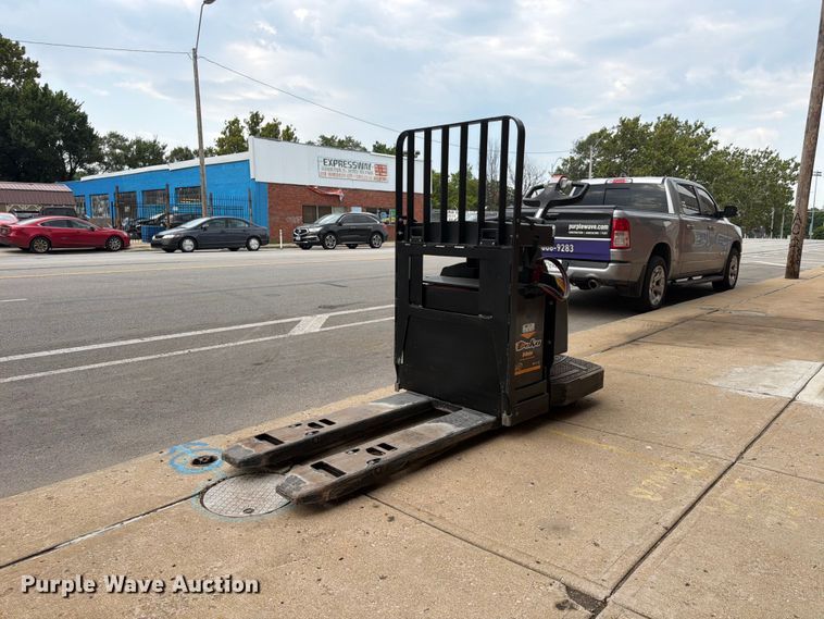 image for item FU4553 2019 Yale MPE060LGN24T2748 pallet jack